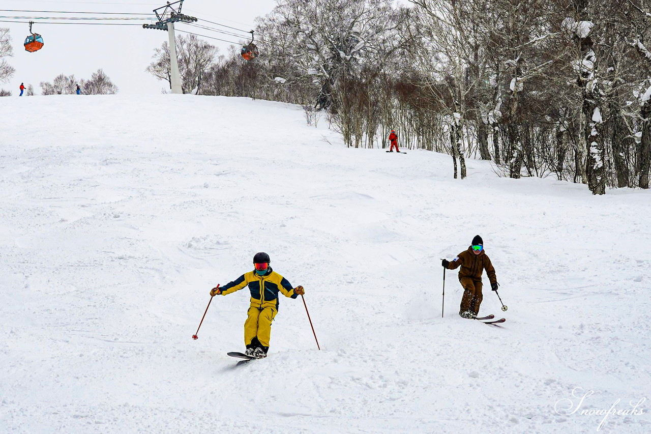 札幌国際スキー場 積雪たっぷり 300cm。コンディション良好なゲレンデでモーグル女子 ・畑田繭さんとコブコブセッション！